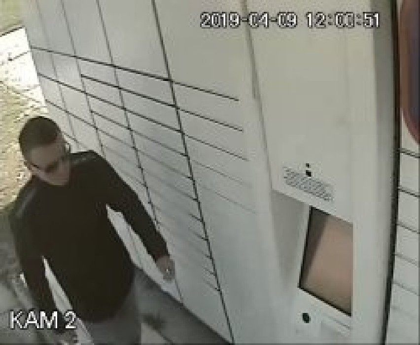 Radom. Policja poszukuje mężczyzn, którzy mogą mieć związek z oszustwami. Poznajesz ich?