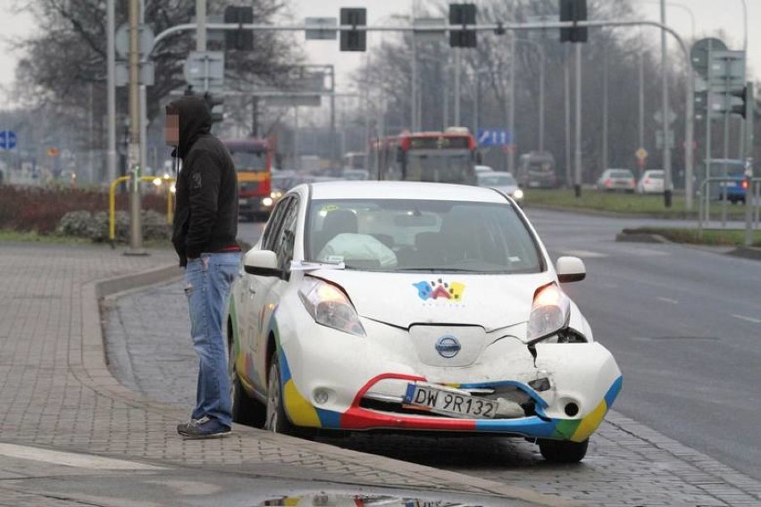 Koniec miejskiej wypożyczalni aut Vozilla we Wrocławiu. Co będzie z zielonymi kopertami?