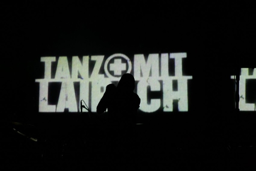 Laibach to niekonwencjonalna mieszanka wielu muzycznych...