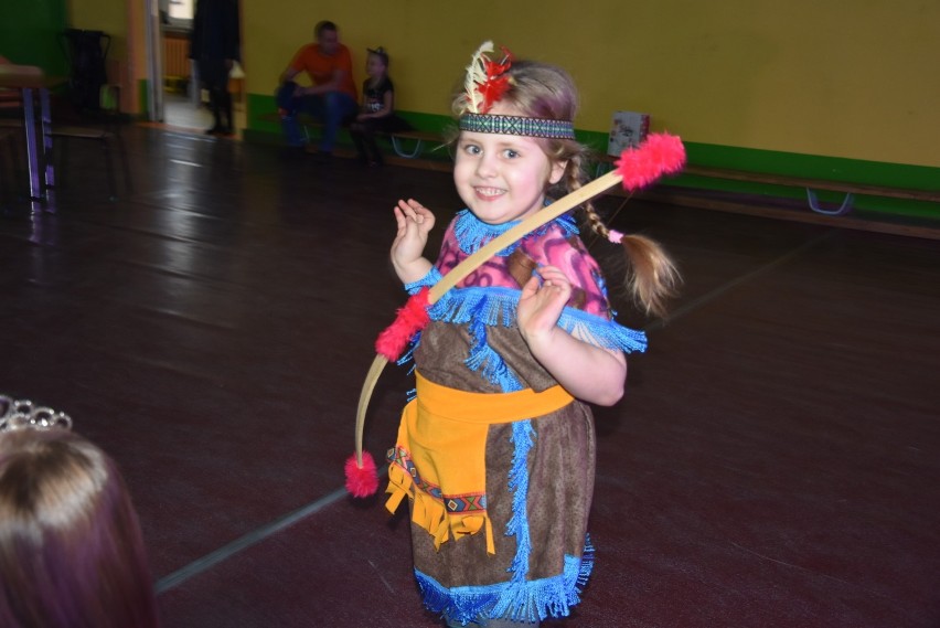 Bal karnawałowy w przedszkolu i Szkole Podstawowej w Konopnicy[FOTO]