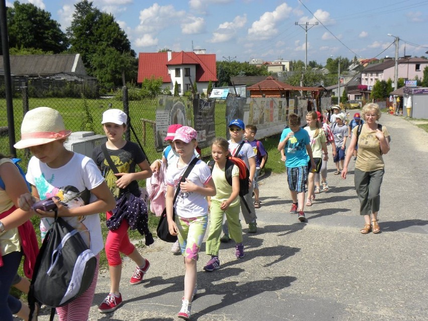 Lato z biblioteką w Raciborzu: Wycieczka do Ogrodzieńca