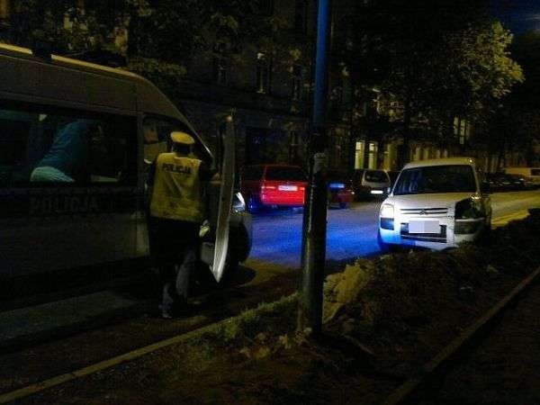 Pijany kierowca uciekał przed policją ul. Abramowskiego pod prąd