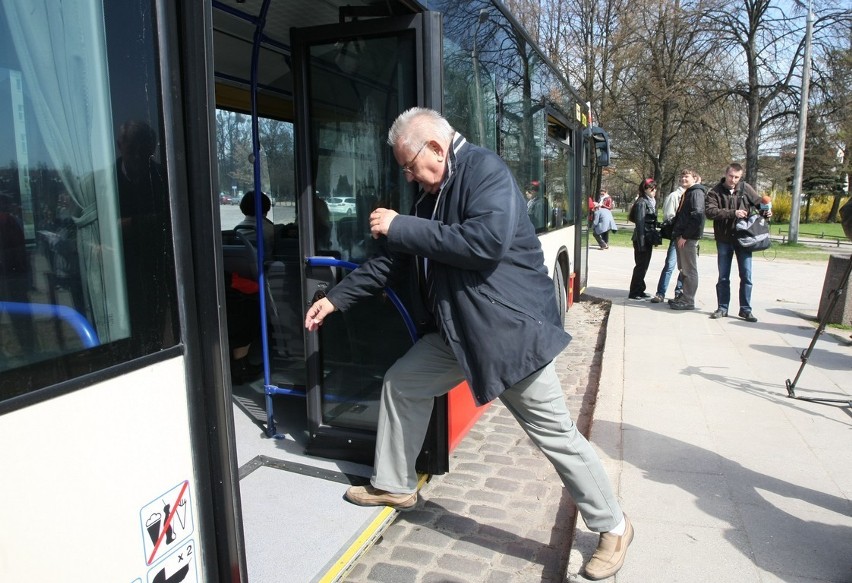 Bezpłatny autobus SLD przekonywał do darmowej komunikacji [ZDJĘCIA]