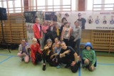 Raperzy  Bęsia  i DJ Yonas z zespołu RYMcerze w Szkole Podstawowej nr 1 w Poddębicach na spotkaniu „Nie Zmarnuj Swojego Życia!” (ZDJĘCIA)
