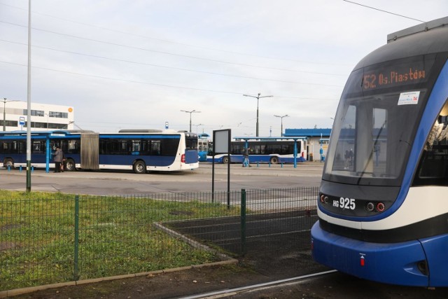 Wprowadzone zostaną kolejne ograniczenia w kursach tramwajów i autobusów