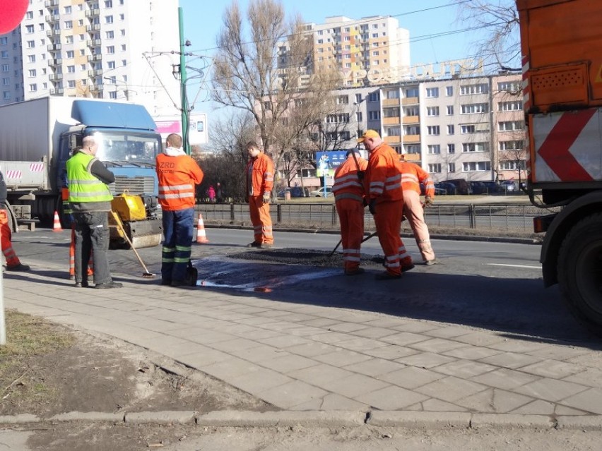 ZDM usuwa dziury na poznańskich drogach