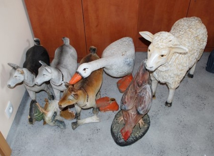 Złodzieje skradli figurki zwierząt z Kaszubskiego Park Miniatur