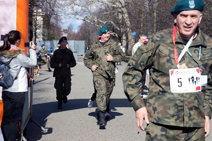 Bieg Tropem Wilczym 2022 w Płocku. Biegacze kolejny raz uczczą pamięć żołnierzy wyklętych w Radotkach. Jak się zapisać?