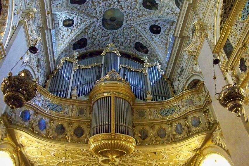 Organy w Kaplicy Matki Bożej. Zdjęcie na licencji