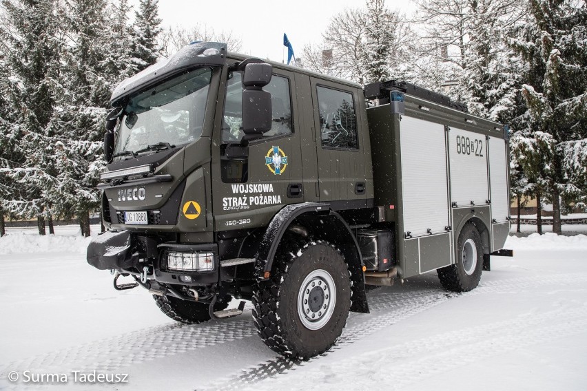 Stargard. Wojskowa Straż Pożarna 12 Brygady Zmechanizowanej z nowym, zielonym, ratowniczo-gaśniczym Iveco. Wart jest ok. 1 300 000 złotych