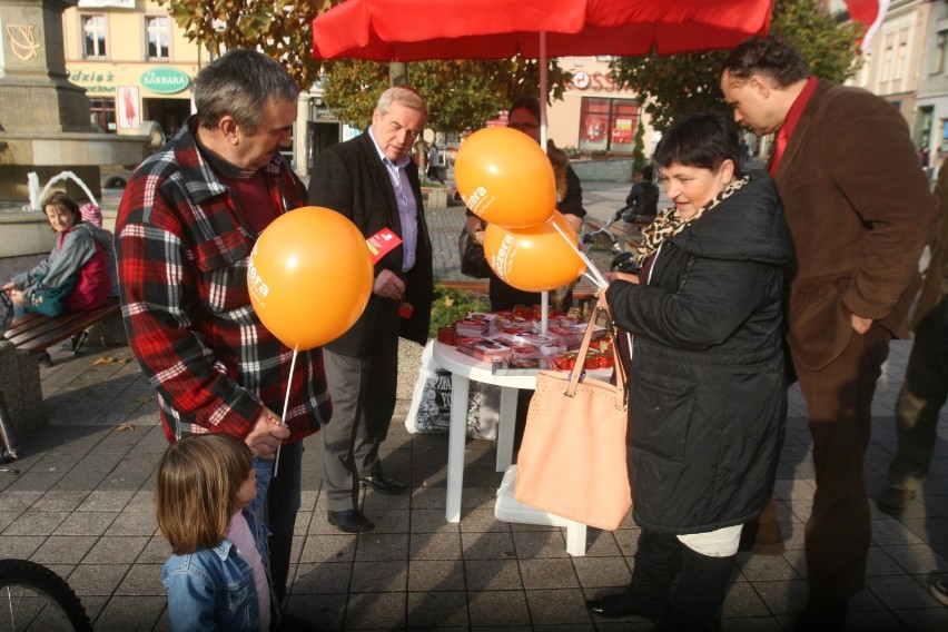 Wybory samorządowe w Rybniku: kandydaci promują się na rynku