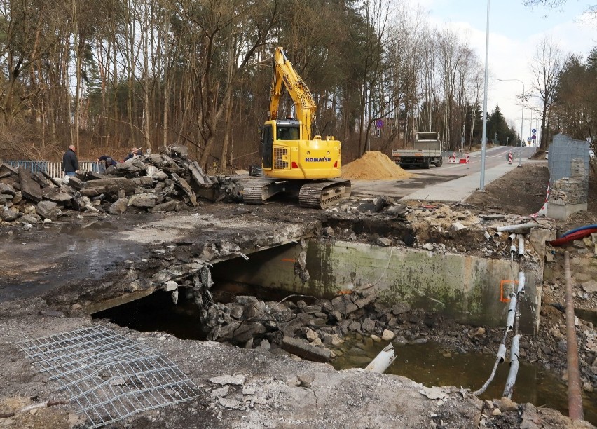 Budowa ulicy Szydłowieckiej w Radomiu. Rozbierają most, będzie nowa przeprawa. Zobacz zdjęcia