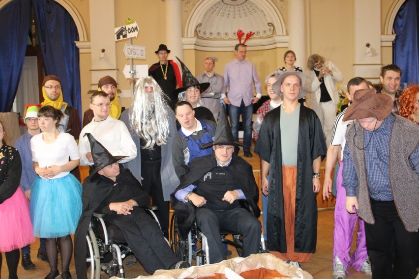 Krynica-Zdrój. W sali balowej Starego Domu Zdrojowego świętowali Dzień Osób Niepełnosprawnych