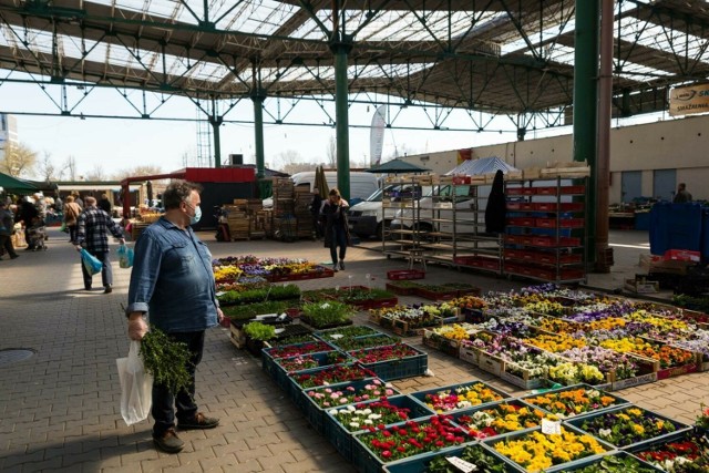 Plac Imbramowski w Krakowie położony jest blisko ruchliwej Opolskiej, prowadzi do niego ulica Grażyny i Szafirowa, nieopodal biegnie też linia kolejowa. Dysponuje sporym parkingiem, do którego prowadzą wewnętrzne uliczki placu.