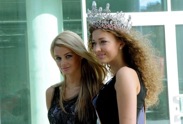 Amanda Warecka z Miss Polski 2011 Angeliką Ogryzek, która we wrześniu odwiedziła Lublin.