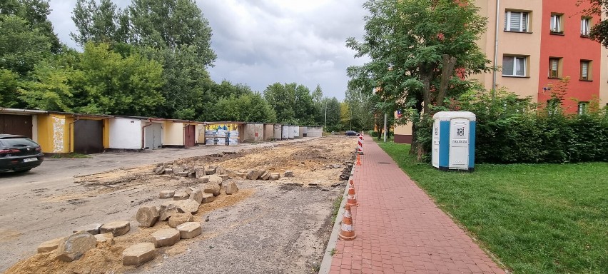 Trwa remont drogi dojazdowej do bloków przy ulicy Paderewskiego 35-45.