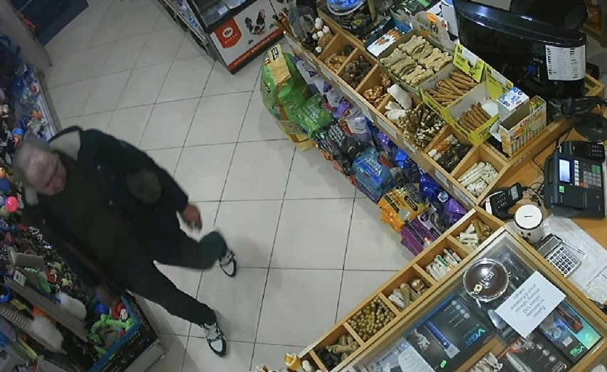 Ukradli puszkę z datkami na schronisko dla zwierząt w Koninie. Policja poszukuje dwóch sprawców 