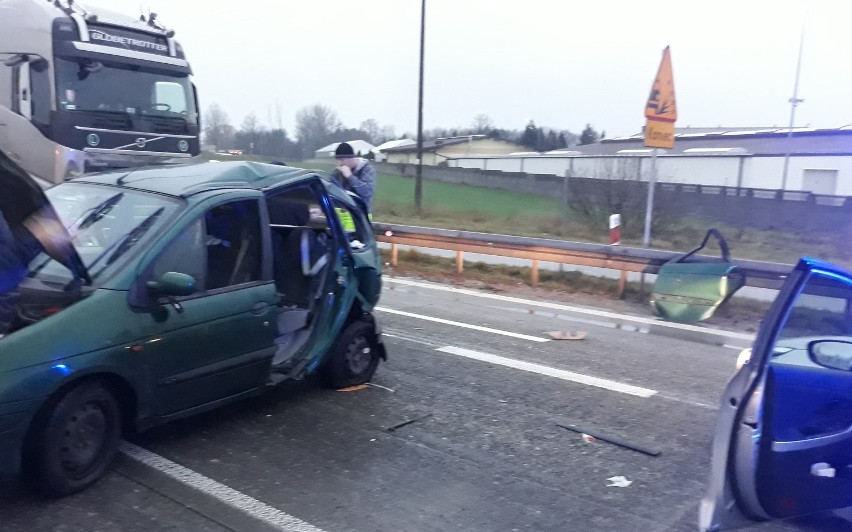 Wypadek w Studziankach na S8.  Po zderzeniu ciężarówki z...