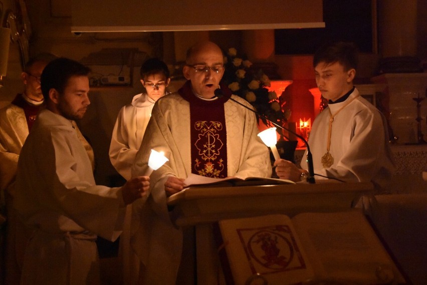 Nowy Tomyśl: Obchody Wigilii Paschalnej w kościele pw. Najświętszego Serca Pana Jezusa! 