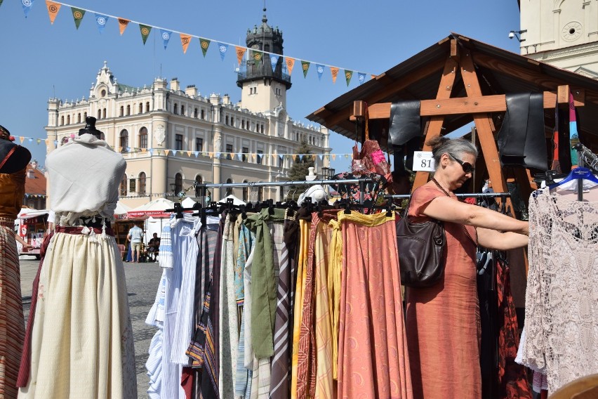 Uroczysty korowód rozpoczął trzecią edycję Jarmarku...