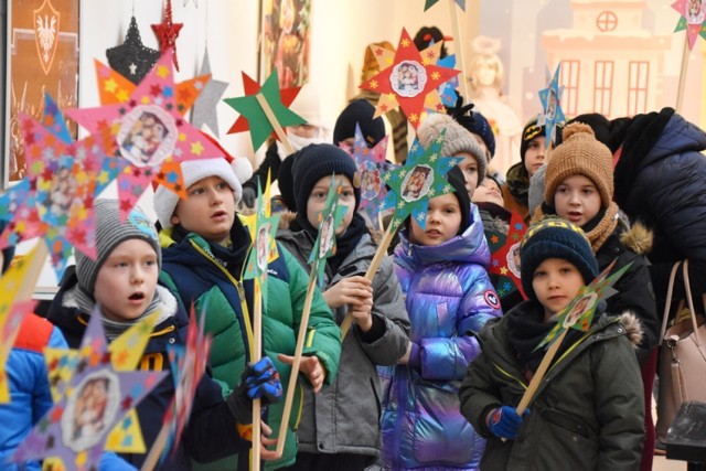 Gwiazdy na Gwiazdkę z Muzeum Śremskim. Świąteczne warsztaty dobiegają końca. Wzięło w nich udział ok. 700 dzieci ze Śremu i okolic