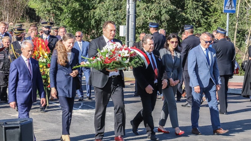 Ofiary Obławy Augustowskiej upamiętnione w Sokółce. Na rondzie został odsłonięty pomnik pamięci pomordowanych  