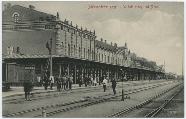 Dworzec graniczny w Aleksandrowie Kujawskim. Według letniego rozkładu jazdy na 1904 rok, stąd miał odjeżdżać bezpośredni pociąg nad Morze Żółte.