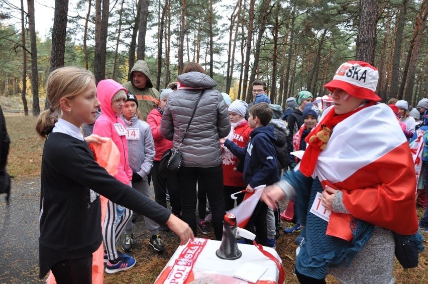 Uczniowie SP 12 w Bydgoszczy biegali z okazji niepodległości [Zdjęcia]