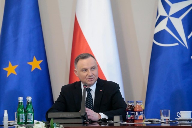 Prezydent Polski Andrzej Duda odbył w poniedziałek wizytę w Mołdawii. Podczas swojego wystąpienia w Kiszyniowie zwrócił uwagę na trudną sytuację uchodźców z Ukrainy oraz zapewnił swoje wsparcie w dążeniu Mołdawii do członkostwa w UE.