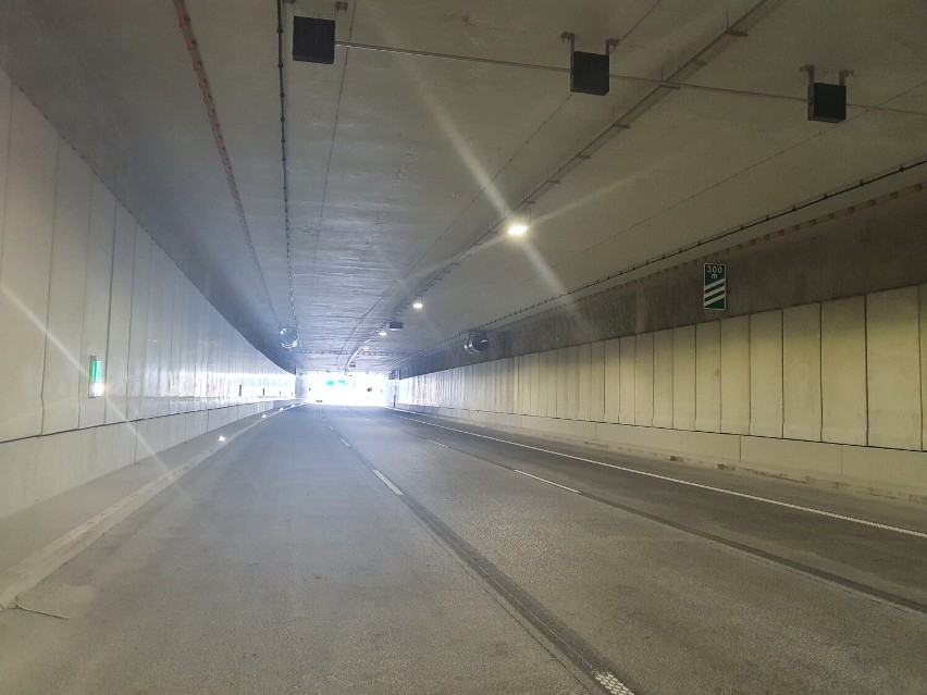 S2. Zakończono prace drogowe w tunelu POW. Trwają testy i odbiory. ''W najbliższych tygodniach udostępnimy tunel kierowcom''