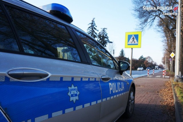 Policjanci z zawierciańskiej drogówki obserwowali zachowanie kierowców i pieszych w rejonach przejść dla pieszych.