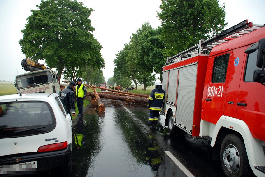 Złotów. Wypadek na trasie Złotów - Nowiny. Zginęły dwie osoby [ZDJĘCIA]