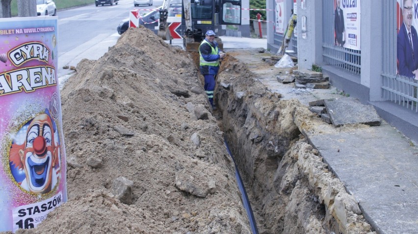 Rozpoczęły się prace na ulicy Krakowskiej w Staszowie.