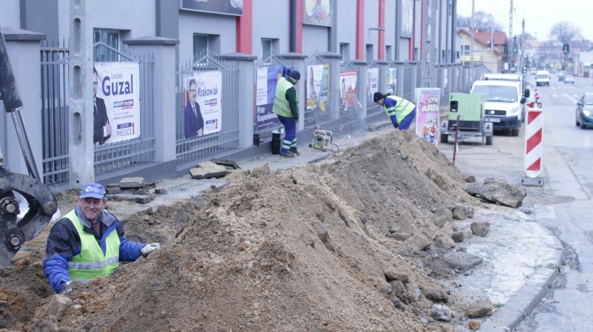 Ruszyły prace wodociągowe na ulicy Krakowskiej w Staszowie. Są utrudnienia 