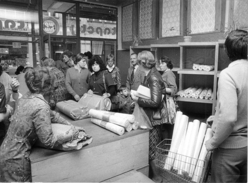 15 lipiec 1979, sklep z tapetami przy ulicy Oławskiej
