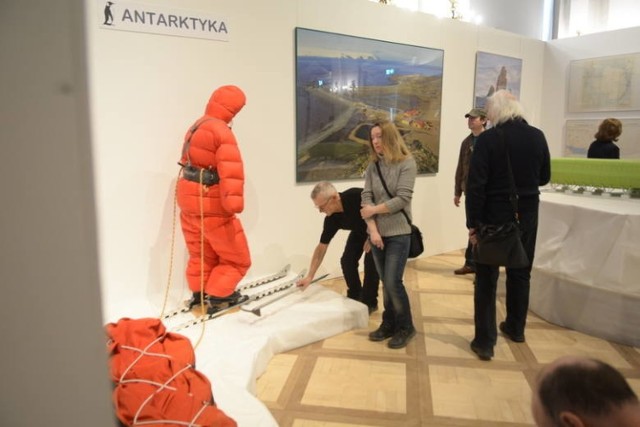 Dlaczego właśnie Arktyka? Bo opowiada o niej aktualna wystawa muzealna ”Arktyka i Antarktyda. 200 lat polskich badań polarnych”, którą można będzie zwiedzić podczas Nocy.