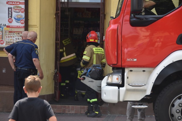 W piątek (22 lipca) strażacy pomagali osobie, która zasłabła w sklepie przy ul. Wałowej. Po przyjeździe karetki, przekazali ją ratownikom pogotowia