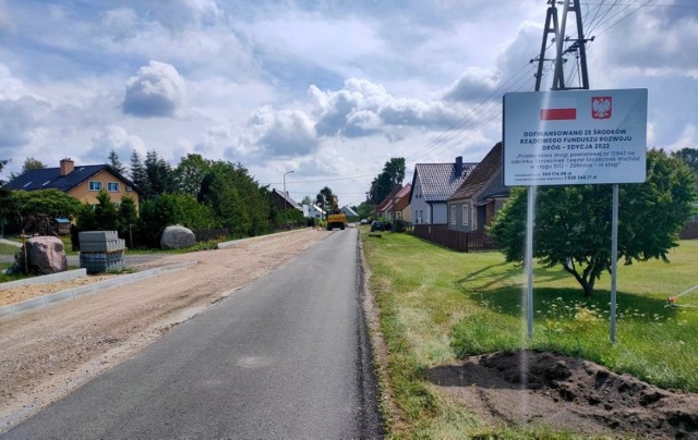 Prace przy przebudowie drogi Szczecinek - Żółtnica dotarły do samej wsi