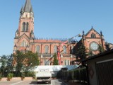 Pożar katedry w Sosnowcu: Wierni wracają do świątyni, proboszcz walczy o środki