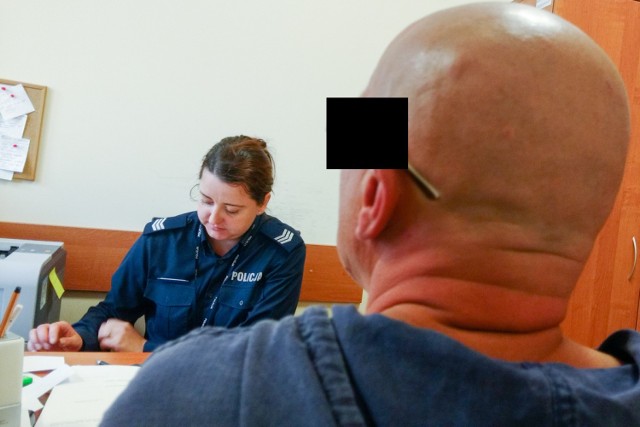 Policjanci zatrzymali mężczyznę, który obnażał się przed przypadkowo napotkanymi kobietami w Gorzowie.