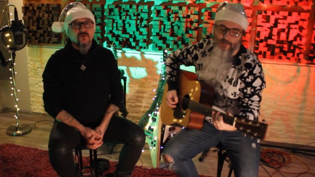 Duet PiS, czyli Piotrek i Sierściu opublikował kompozycję pt. „Ta Noc”. Muzykę skomponował Ryszard Sygitowicz, gitarzysta grupy Perfect, a słowa napisał Robert Mastalerz