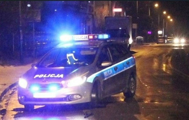 Policjanci interweniowali na ul. Krakowskiej w Chełmku w ciągu drogi 780, którą zataczając szła pijana 16-latka