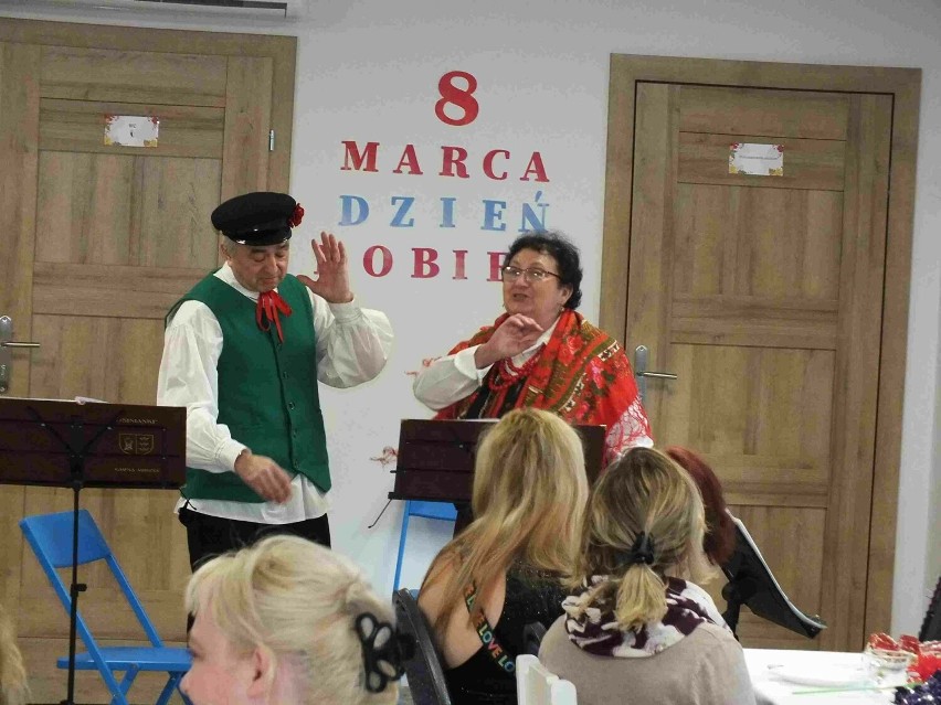 W Starachowicach Dzień Kobiet z folklorem. Zobacz zdjęcia 