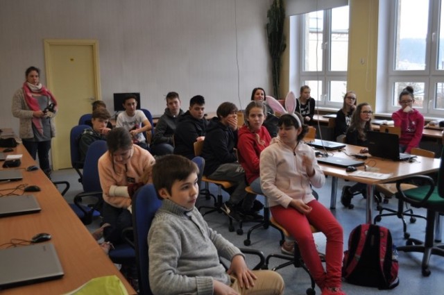 Pod hasłem „My Tiny School's Globetrotters” belgijsko-francuska rodzina zwiedza świat autobusem. Trafili do Gdyni.