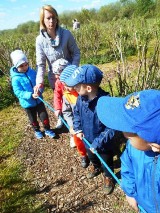 Sławsko - Paproty: Wycieczka przedszkolaków do wioski labiryntów [ZDJĘCIA]