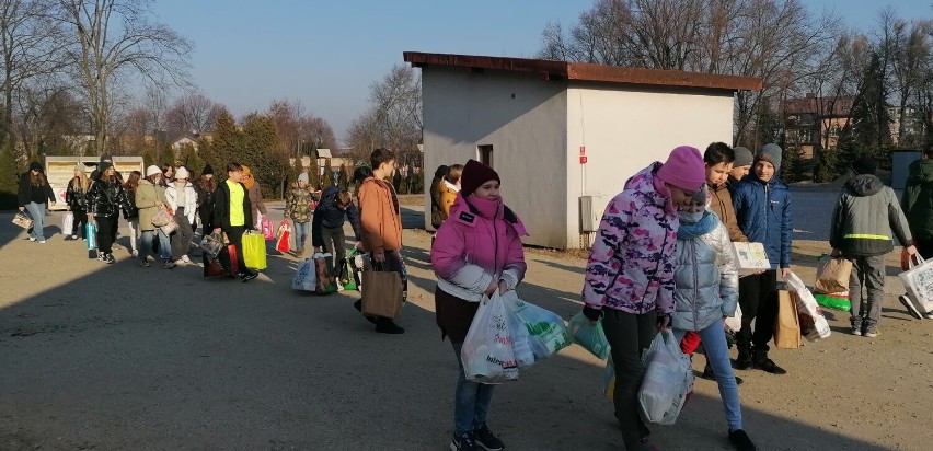 Zduńska Wola pomaga Ukrainie. Wyjechał kolejny transport, trwają zbiórki. Jak to działa?