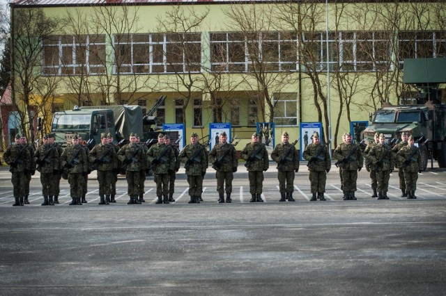 W sobotę w Centrum Szkolenia Sił Powietrznych w Koszalinie przysięgę wojskową złożyli żołnierze służby przygotowawczej.

