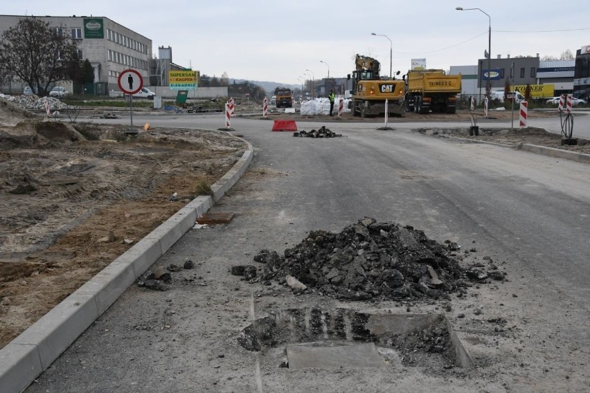 Brakuje 21 dni do zakończenia budowy jezdni największej inwestycji drogowej w Kielcach. Wszystko zależy od pogody (WIDEO, ZDJĘCIA)