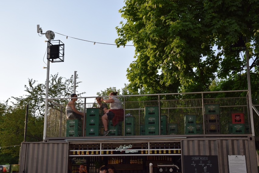 Streat Food Młynowa. Przed oficjalnym otwarciem miejscówka pełna gości [zdjęcia]