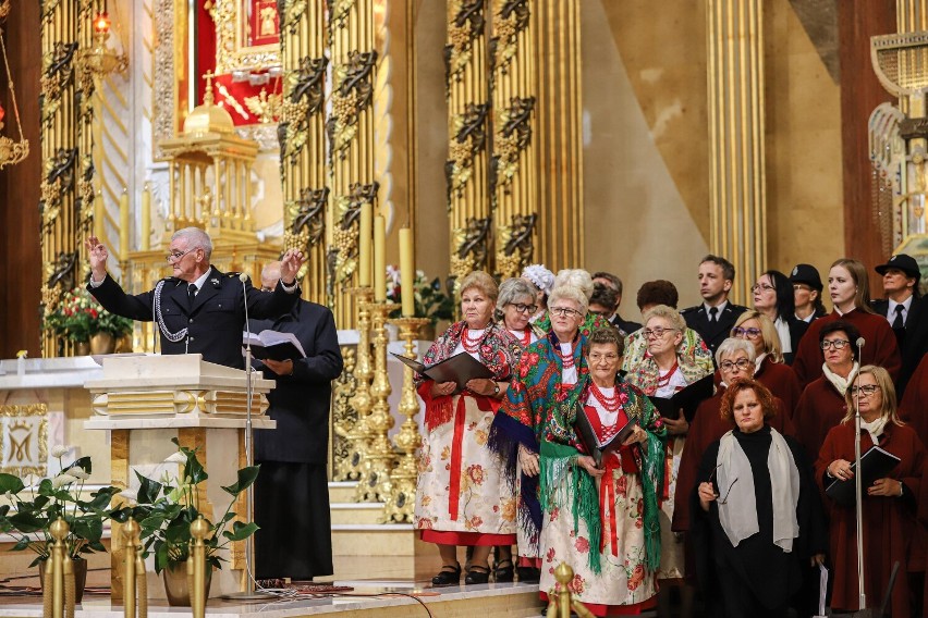 Myśląc Ojczyzna - strażackie chóry i orkiestry u Matki Bożej Licheńskiej na zakończenie obchodów 100-lecia Związku OSP RP